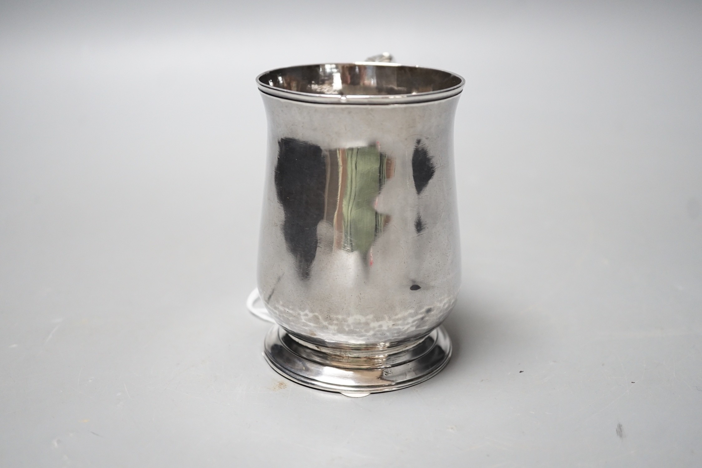 A George III small silver baluster mug, John King, London, 1777, 92mm, 5.3oz.